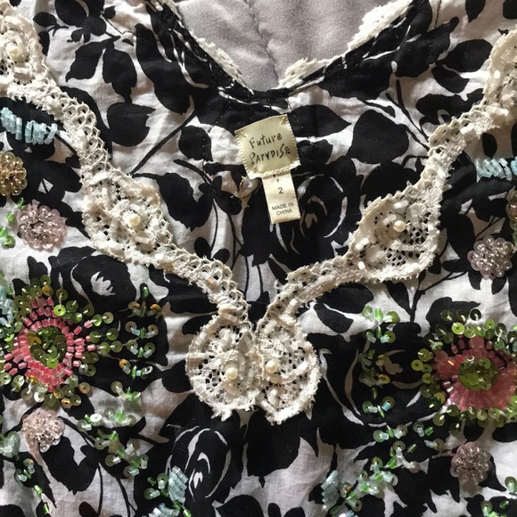 FUTURE PARADISE (2) BLACK & WHITE DECORATIVE TANK - Picture 2 of 8